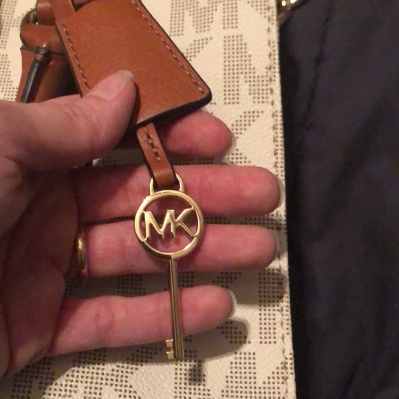 Michael Kors purse Excellent used condition - Picture 3 of 7